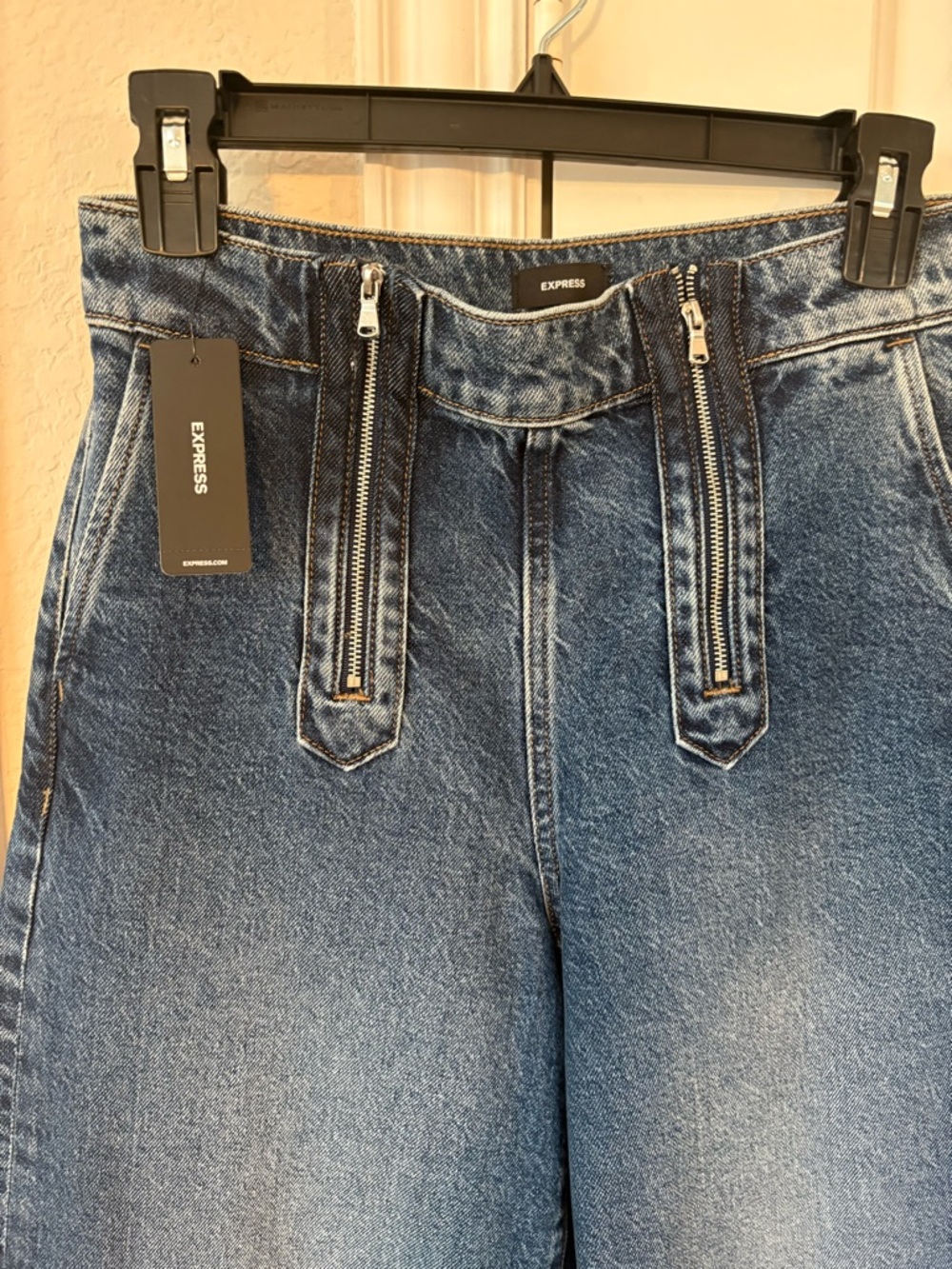 Express Women’s Jeans - Picture 3 of 3